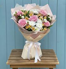 Букет цветов из:  Гвоздики, Орхидеи и Розы в Томаровке