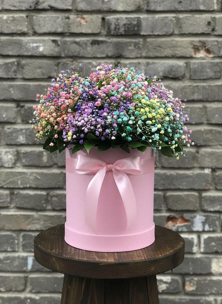 Цветочная композиция из Гипсофила и Розы в шляпной коробке в Томаровке