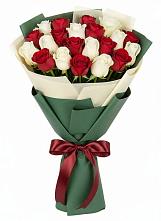 Букет Микс из красных и белых роз в Томаровке
