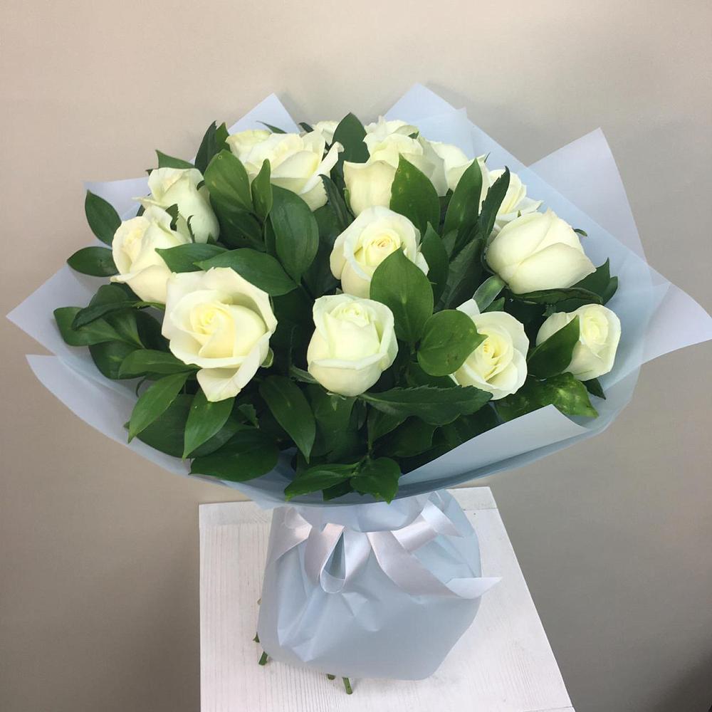 Букет 15 Белых роз Проуд в Томаровке