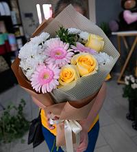 Букет цветов из:  Герберы, Розы и Хризантемы в Томаровке