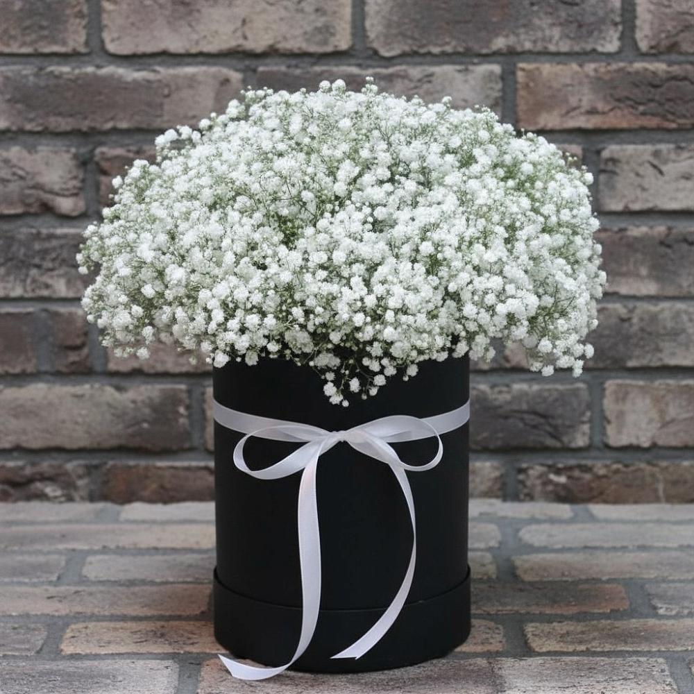 Цветочная композиция из Гипсофила в шляпной коробке в Томаровке