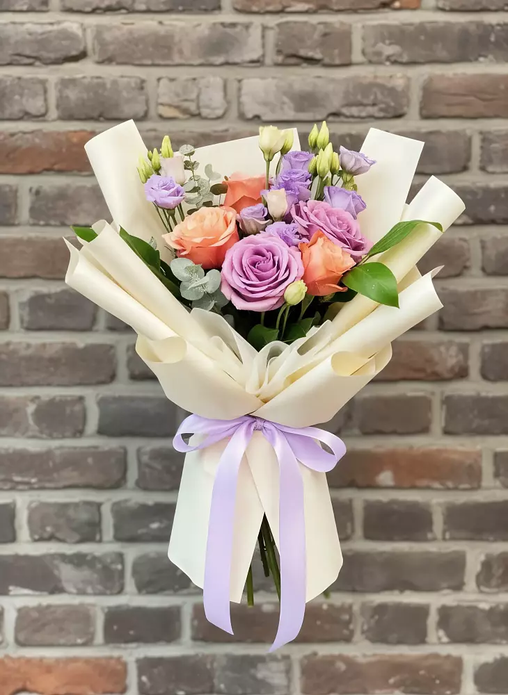 Букет цветов из: Лизиантусы и Розы в Томаровке