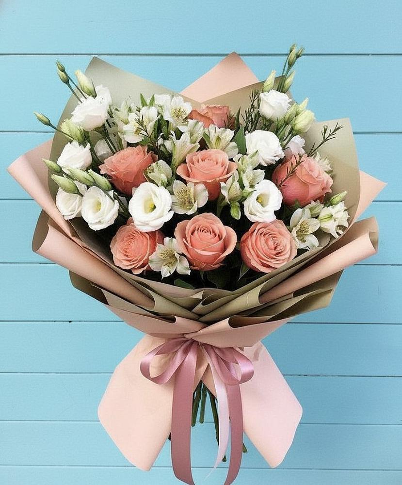 Букет цветов из: Розы, Альстромерии и Лизиантусы в Томаровке