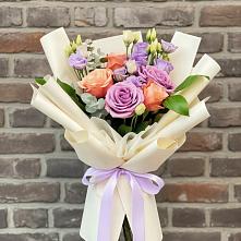 Букет цветов из:  Лизиантусы и Розы в Томаровке