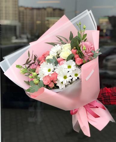 Букет цветов из: Розы, Лизиантусы и Хризантемы в Томаровке